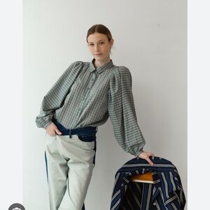 Caron Callahan top